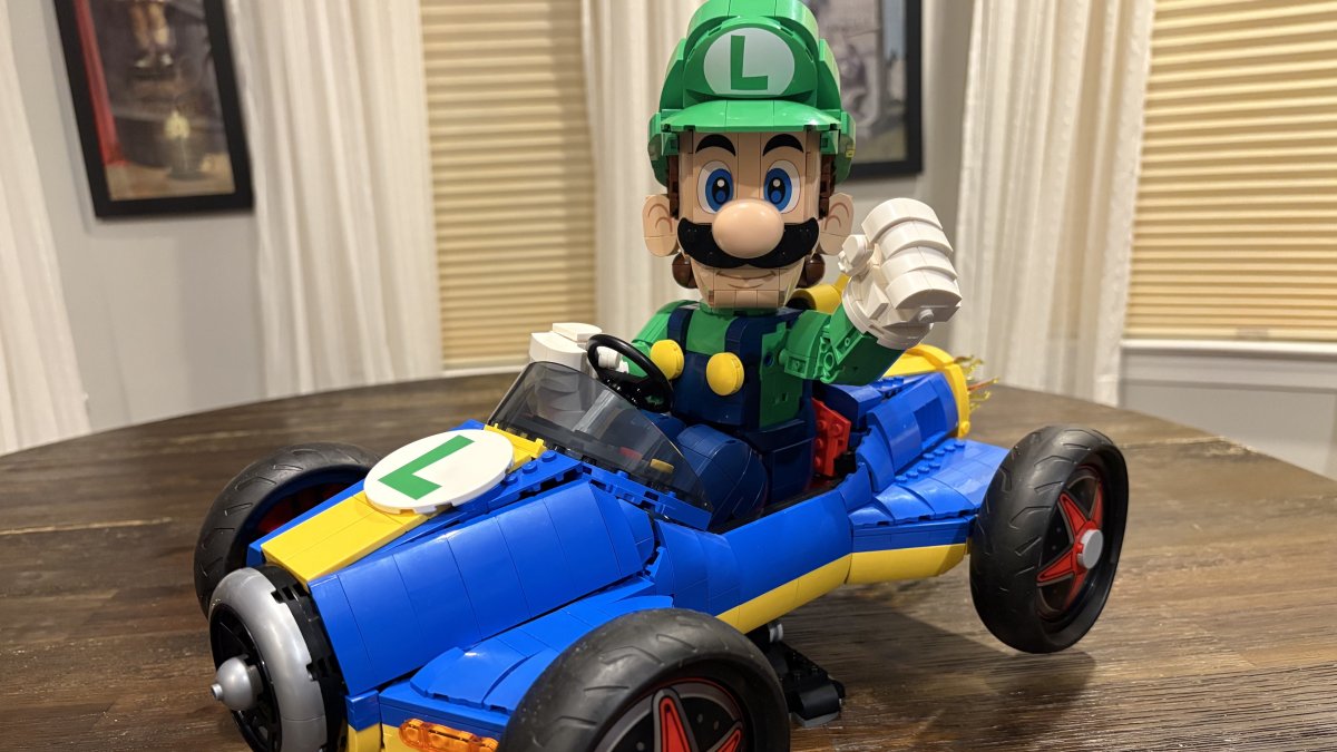 Kami Membangun LEGO Super Mario: mario kart – Luigi & Mach 8